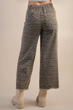 Load image into Gallery viewer, Leopard Printed Marine Straight Pants
