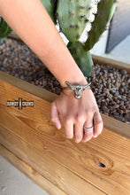 Load image into Gallery viewer, Western Show Cuff
