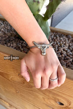Load image into Gallery viewer, Western Show Cuff
