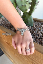 Load image into Gallery viewer, Western Show Cuff
