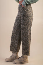 Load image into Gallery viewer, Leopard Printed Marine Straight Pants

