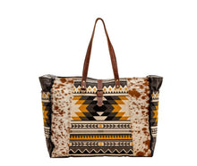 Load image into Gallery viewer, Trilang Weekender Bag
